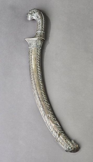 Sabre à l'oriental à poignée, et fourreau...
