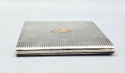 CARTIER, Paris. 
Étui à cigarette en argent...
