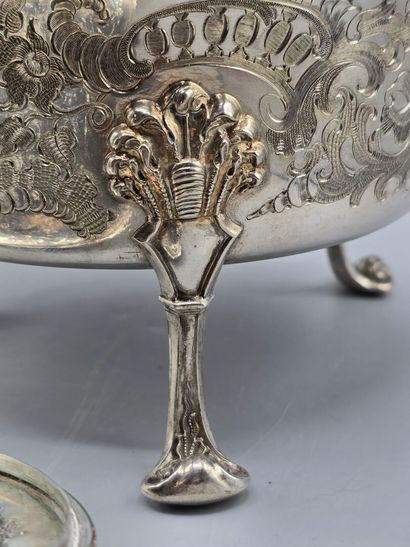 VIENNE, 1840
Réchaud couvert en argent au...