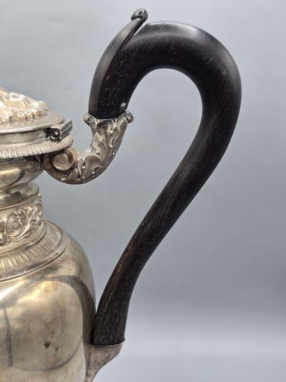 BELGIQUE, XIXème siècle.
Importante cafetière...