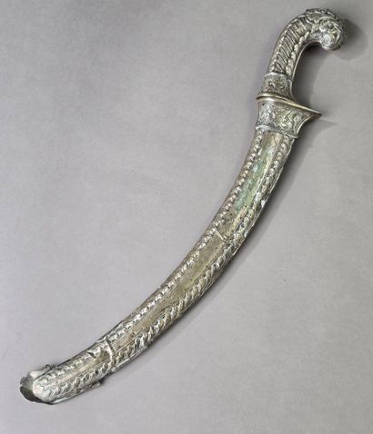 Sabre à l'oriental à poignée, et fourreau...
