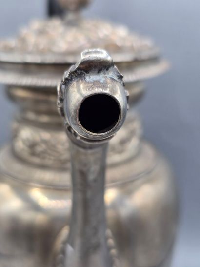 BELGIQUE, XIXème siècle.
Importante cafetière...