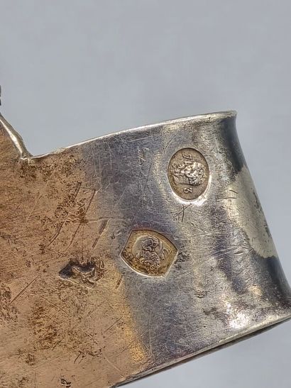 Boucle de ceinture en argent ornée de fleurs...