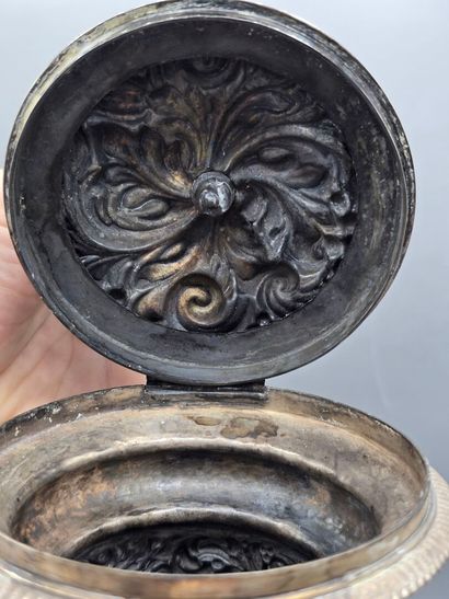 BELGIQUE, XIXème siècle.
Importante cafetière...