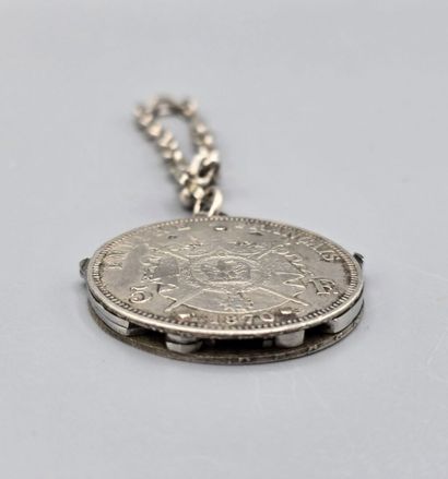 Lot de 4 éléments en argent et métal:
- un...