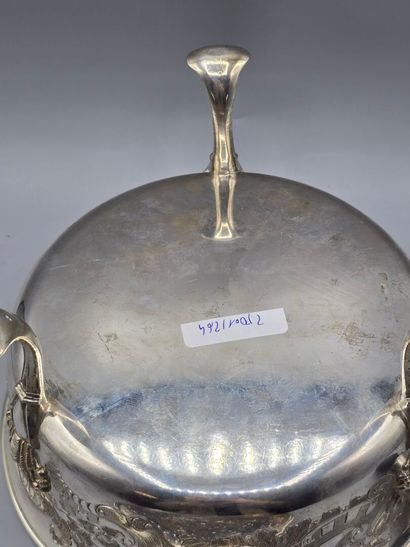 VIENNE, 1840
Réchaud couvert en argent au...