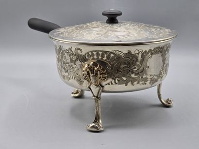 VIENNE, 1840
Réchaud couvert en argent au...