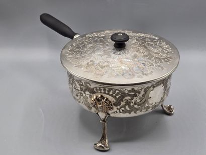 VIENNE, 1840
Réchaud couvert en argent au...