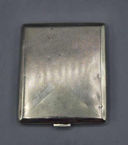 Deux étuis à cigarettes en argent de forme...