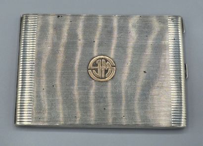 CARTIER, Paris. 
Étui à cigarette en argent...