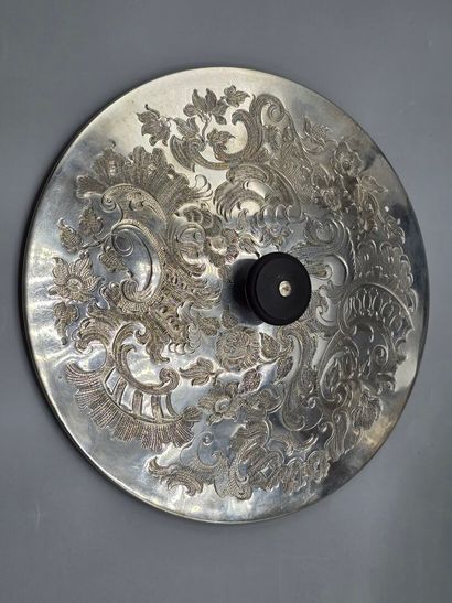 VIENNE, 1840
Réchaud couvert en argent au...
