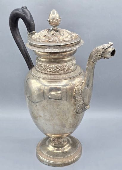 BELGIQUE, XIXème siècle.
Importante cafetière...