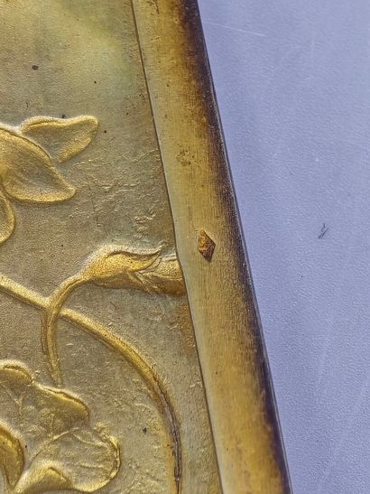 Réunion de quatre étuis à cigarettes dont...