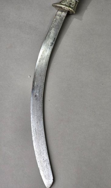 Sabre à l'oriental à poignée, et fourreau...