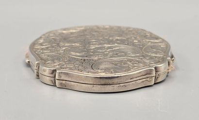 Poudrier en argent de forme mouvementé
Décor...