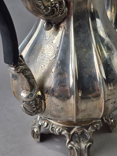 BELGIQUE, XIXème siècle. 
Verseuse en argent...