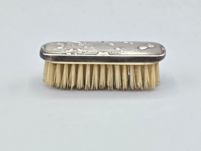 Lot de 4 éléments en argent et métal:
- un...
