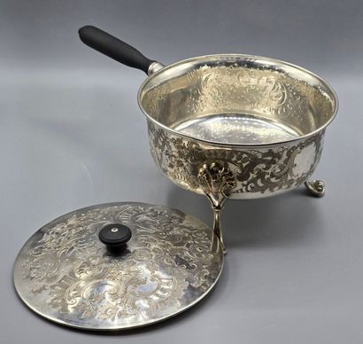 VIENNE, 1840
Réchaud couvert en argent au...