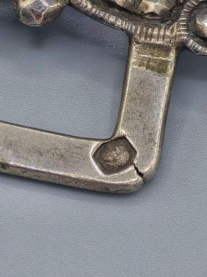 Boucle de ceinture en argent ornée de fleurs...