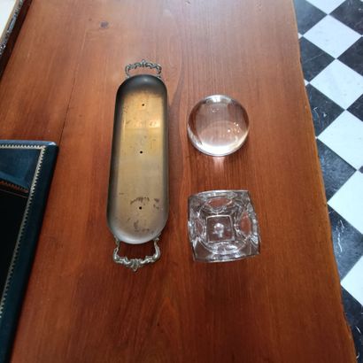In the library
Meeting of :
- An embossed...