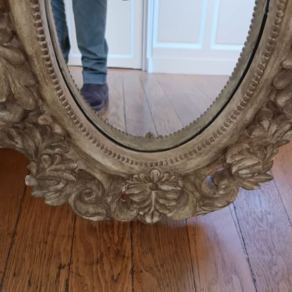 In the hallway/pallier leading to the bedrooms
Pair...