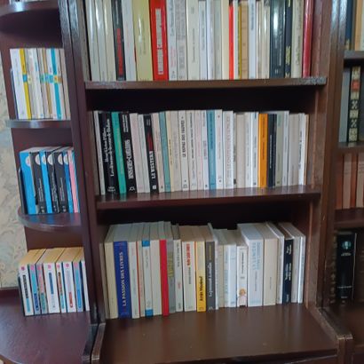 In the library / in the boudoir
Large lot...
