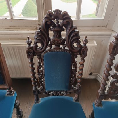 In Monsieur's bedroom
Reunion of three chairs...