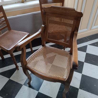 In the library
Reunion of a pair of chairs...