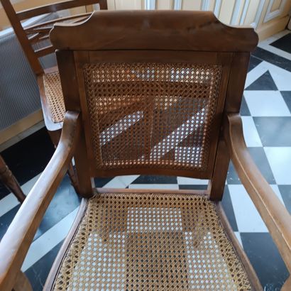 In the library
Reunion of a pair of chairs...