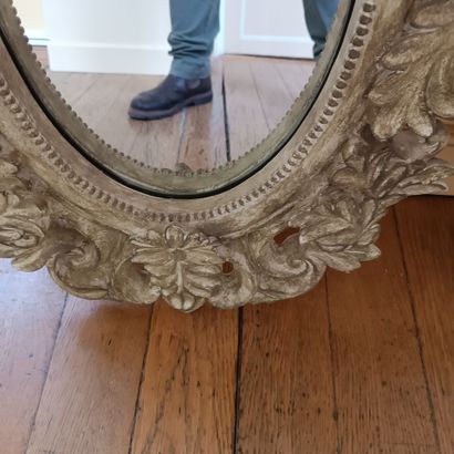 In the hallway/pallier leading to the bedrooms
Pair...