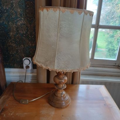 In Monsieur's bedroom
Olive wood lamp base.
H....