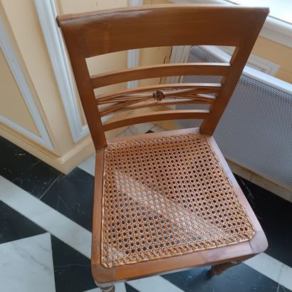 In the library
Reunion of a pair of chairs...