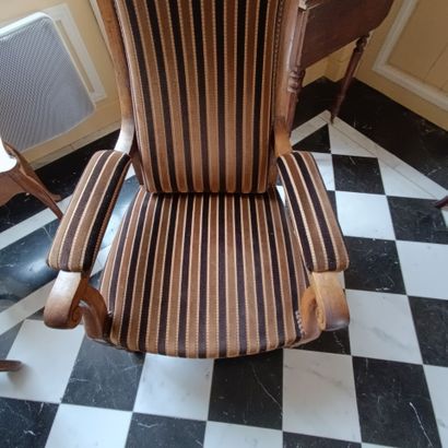 In the library
Voltaire armchair in cherry...
