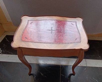 In the library
Small veneered coffee table.
Opens...