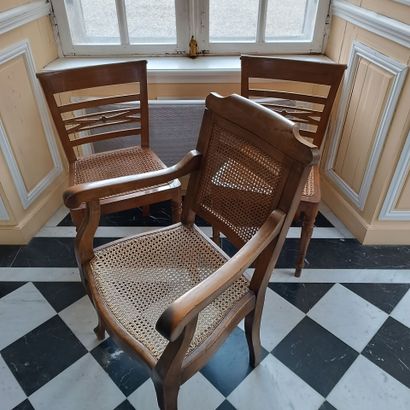 In the library
Reunion of a pair of chairs...