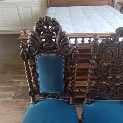 In Monsieur's bedroom
Reunion of three chairs...