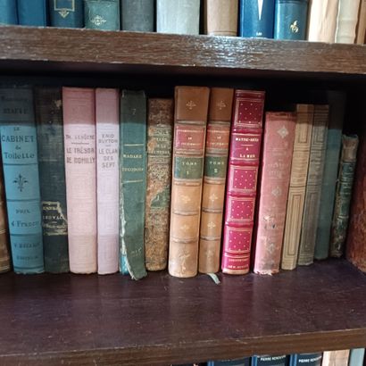 In the library / in the boudoir
Large lot...