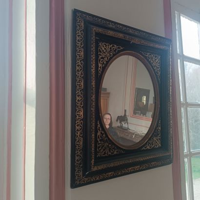 In the pink and white living room
Gilded...