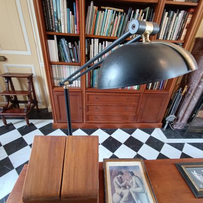 In the library
Meeting of :
- An embossed...