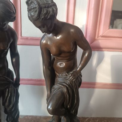 Dans le salon rose et blanc
Pair of regule...