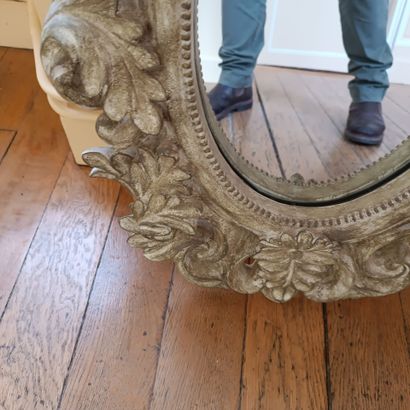 In the hallway/pallier leading to the bedrooms
Pair...