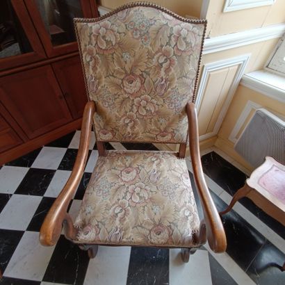 In the library
High-backed armchair in natural...