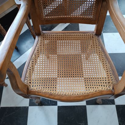 In the library
Reunion of a pair of chairs...