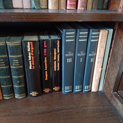 In the library / in the boudoir
Large lot...