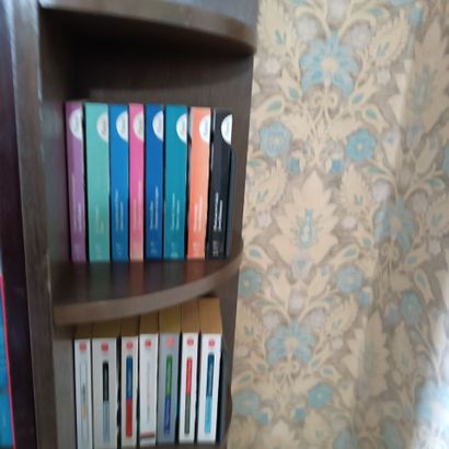 In the library / in the boudoir
Large lot...