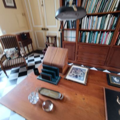 In the library
Meeting of :
- An embossed...