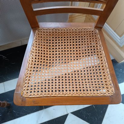 In the library
Reunion of a pair of chairs...