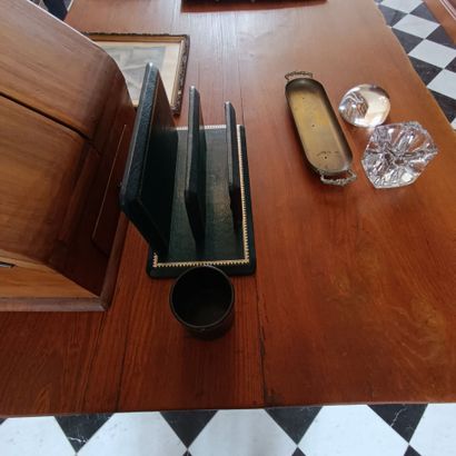 In the library
Meeting of :
- An embossed...