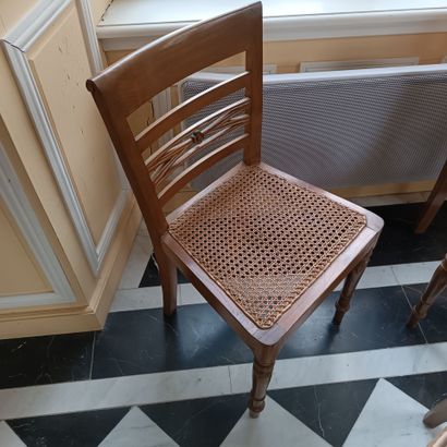 In the library
Reunion of a pair of chairs...