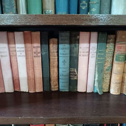 In the library / in the boudoir
Large lot...
